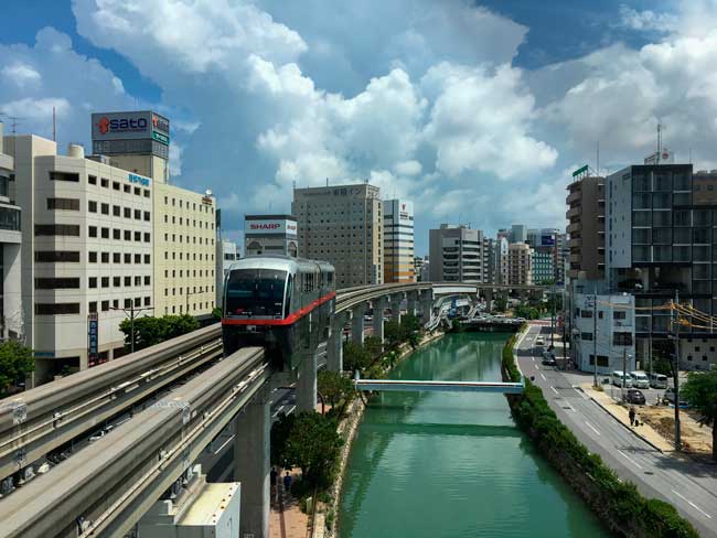 Naha counts with the Yui Rail, a monorail, a fast and reliable mean of transport to the city centre.